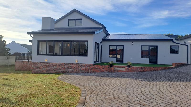 4 Bedroom Property for Sale in Stilbaai Wes Western Cape